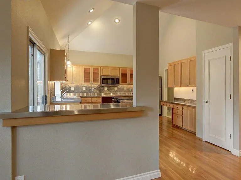 25451 SE 42nd Pl — Photo 8