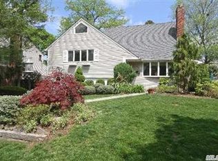 32 Plymouth Rd, Port Washington, NY 11050