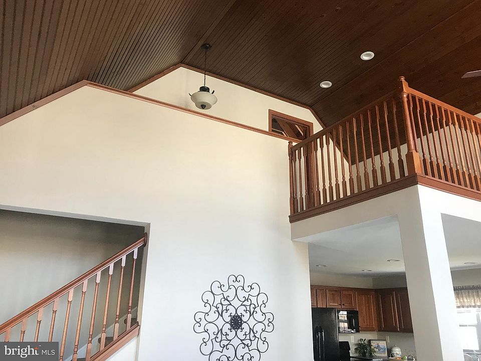 3082 Oakhurst Dr, Center Valley, PA 18034 Zillow