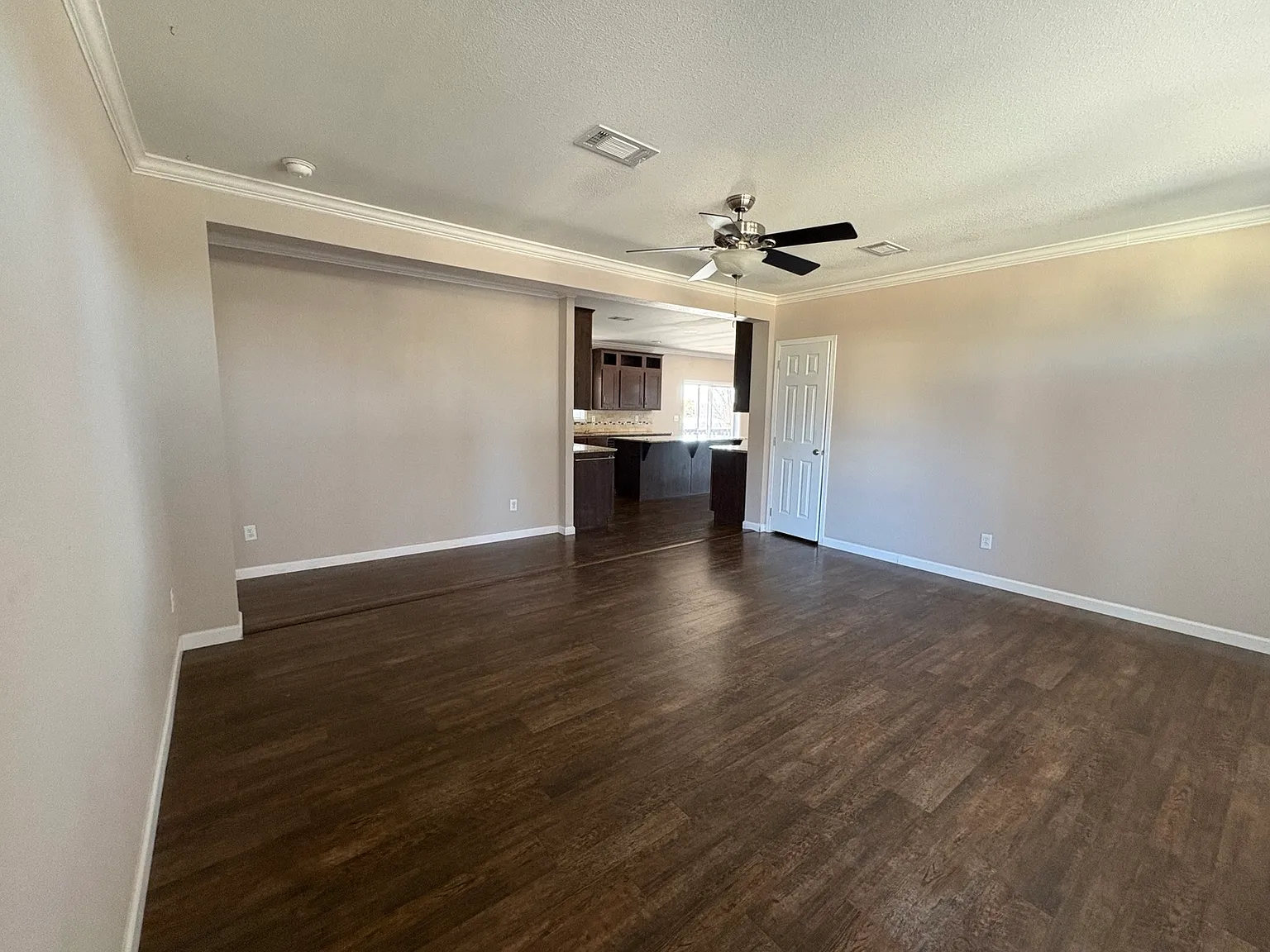 4 bed, 2400 sqft, $2,500 — Photo 2