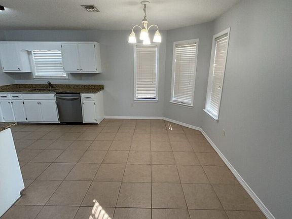 3rd image of 1123 Northview Dr