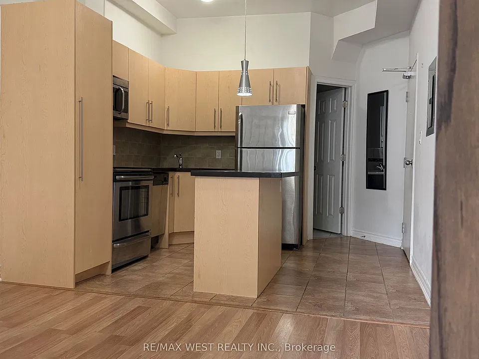 1090A Bloor St W #UPPER