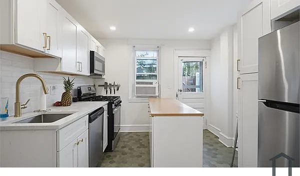 3 bed, 1100 sqft, $2,000 — Photo 1