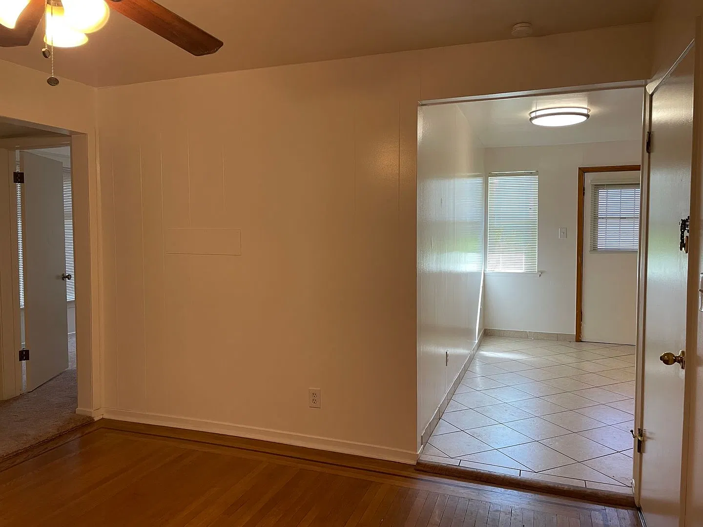 20thST1401 — Photo 4