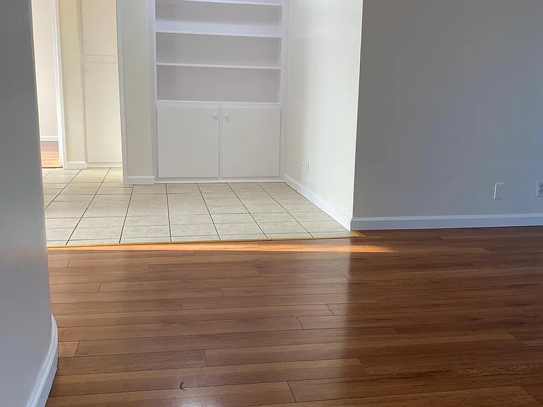 909 E Maple St #5 — Photo 6
