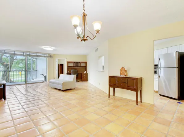 2940 N Course Drive #208, Pompano Beach, FL 33069