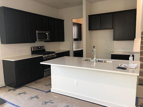 2nd image of 1233 Summerbrooke Cir