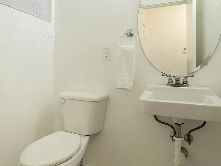 2354 Court G — Photo 15