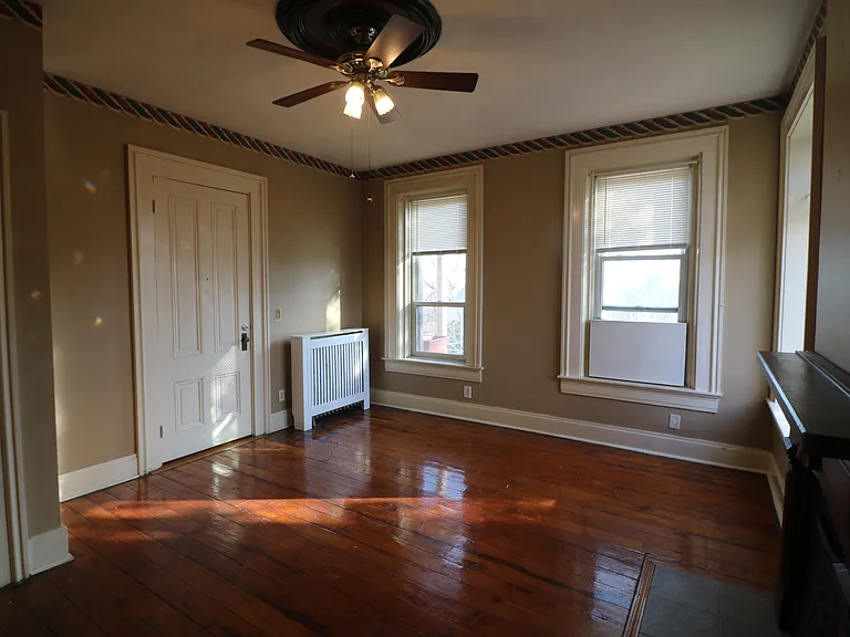 1316 E 10th St #1 — Photo 23