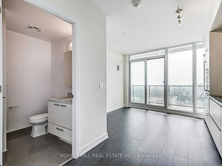 2221 Yonge St #5703 — Photo 8