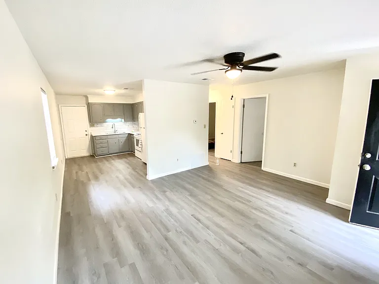 1504 Heard Ave #D — Photo 3