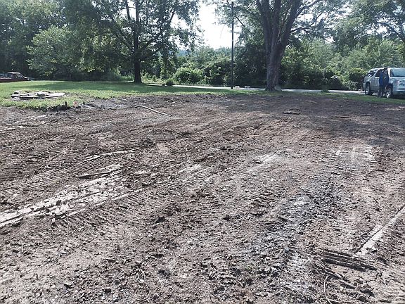 2nd image of 375 Moon Rd