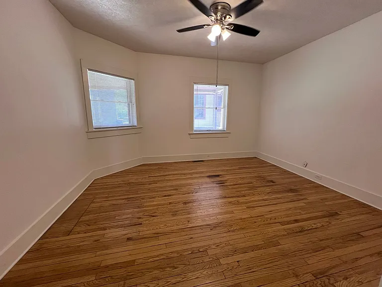 724 Fairview Ave NE — Photo 5