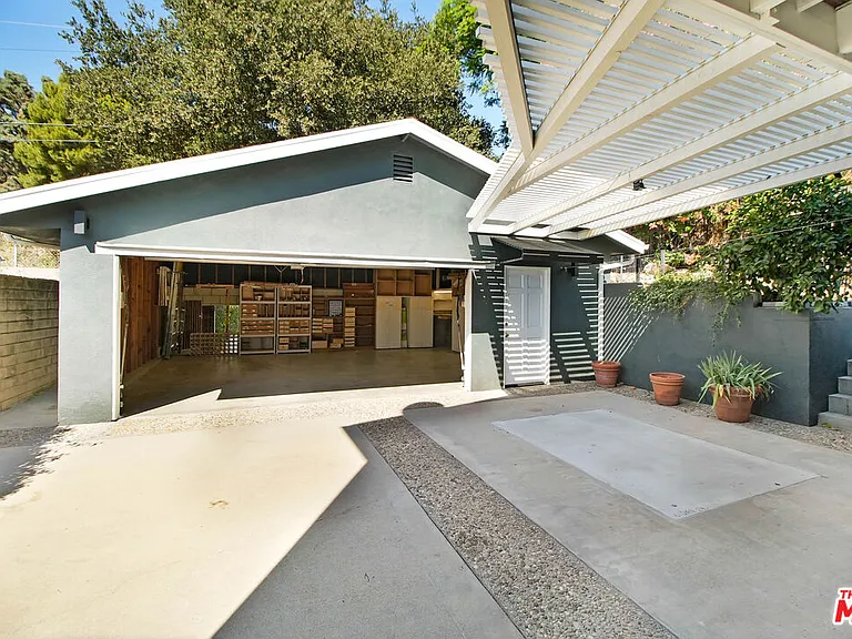 2401 Olive Ave — Photo 46