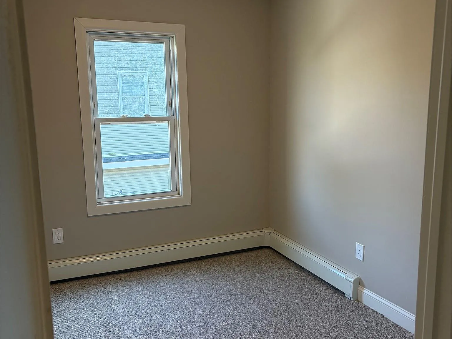 3 bed, 1.0 bath, 1656 sqft, $3,500 — Photo 4