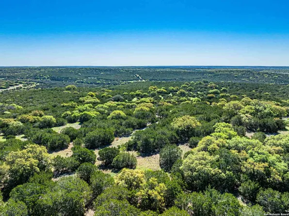 283 W Midwaters, Mountain Home, TX 78024