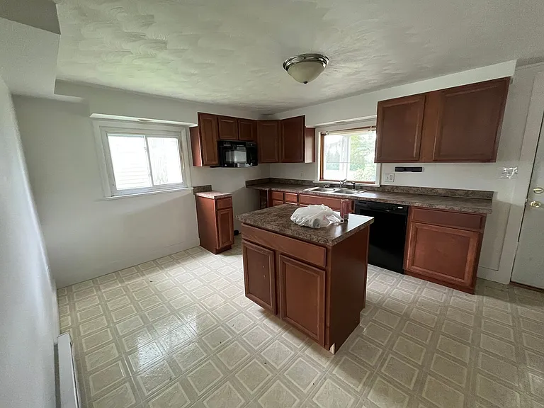 112 Beach St — Photo 7