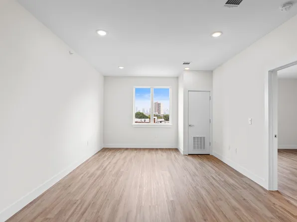 533 61st Street image 8 of 14