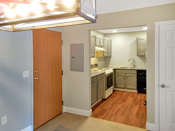 5th image of 3 Fairfax Ave Unit 253