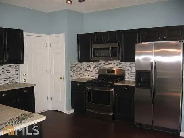400 Wittenridge Ct — Photo 3