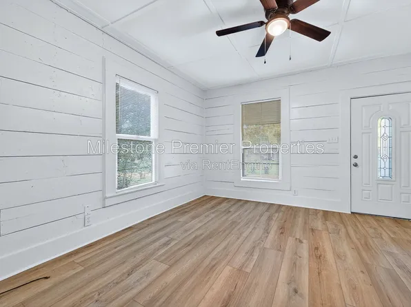 514 E Day St, Denison, TX 75021