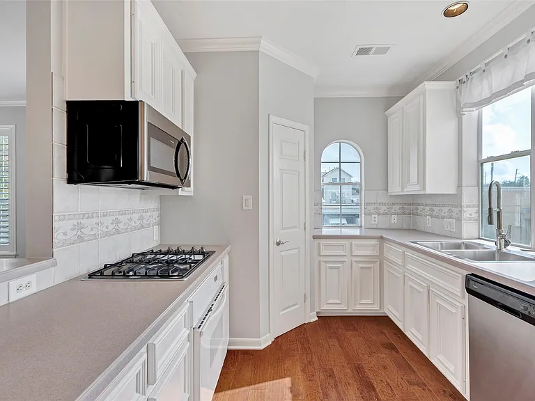 1508 Crocker St — Photo 7