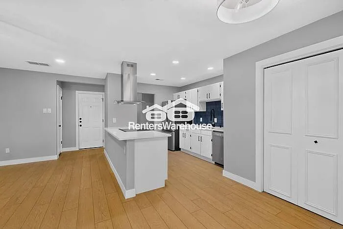 5306 Vincennes Ct — Photo 13