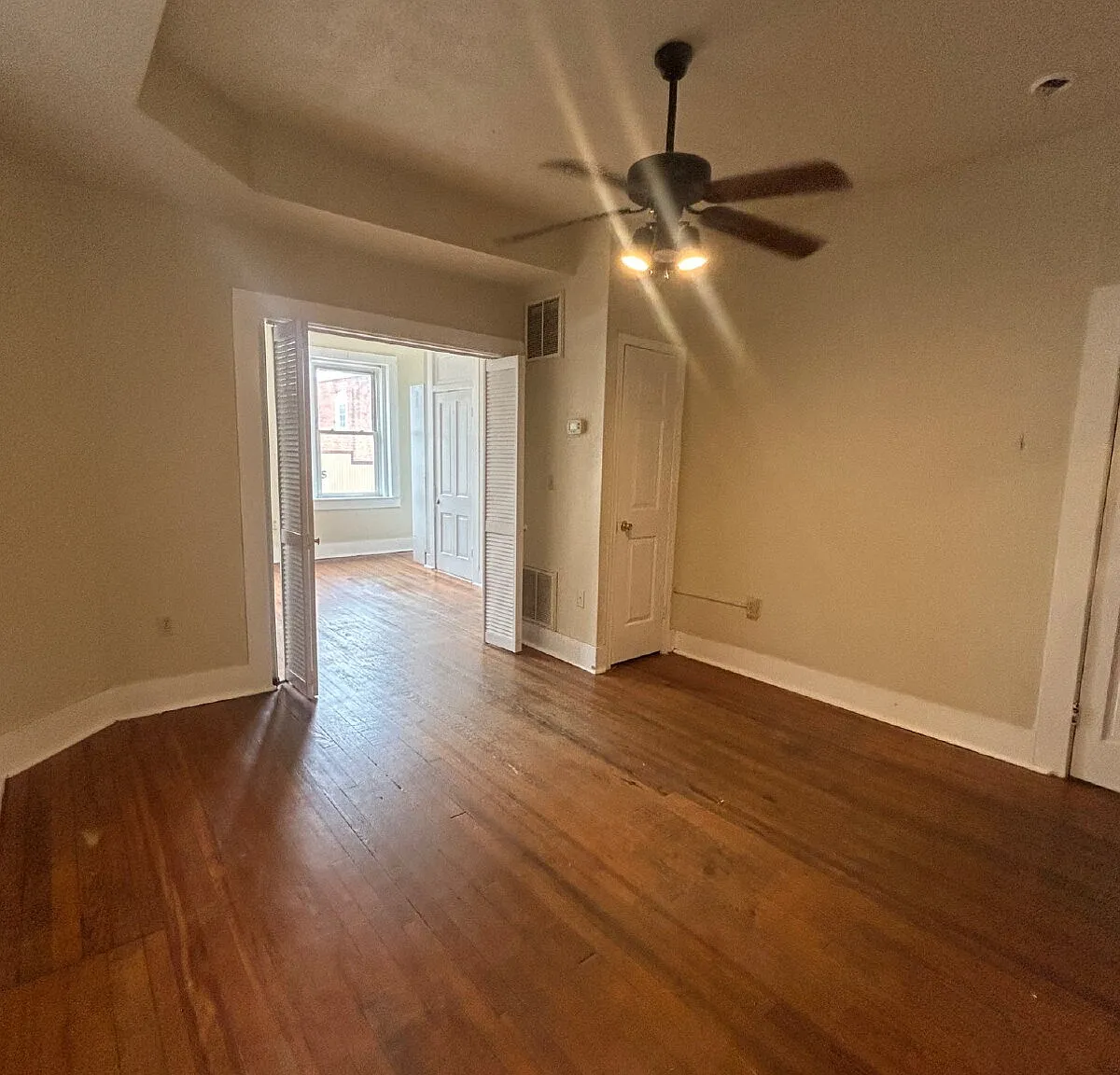 1 bed, 1.0 bath, 700 sqft, $1,050 — Photo 2