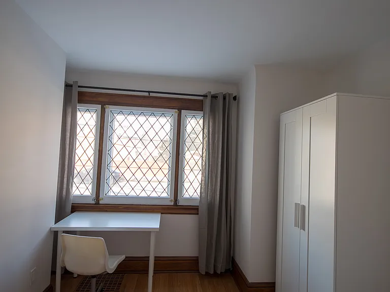 856 Bronson Ave — Photo 12
