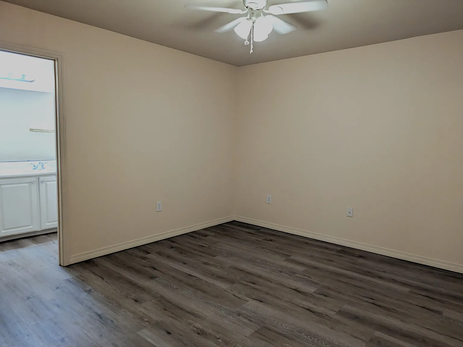 2 bed, 1250 sqft, $995 — Photo 4