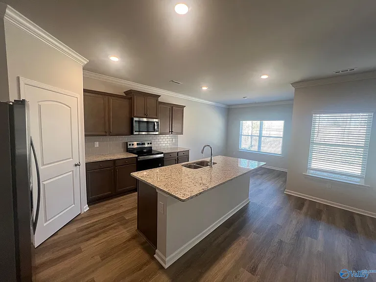 334 Sandy Oak Dr — Photo 2