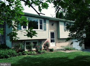 913 Rabbit Hill Rd, Lititz, PA 17543