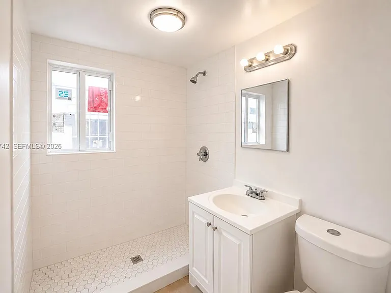 7600 Dickens Ave #2 — Photo 5