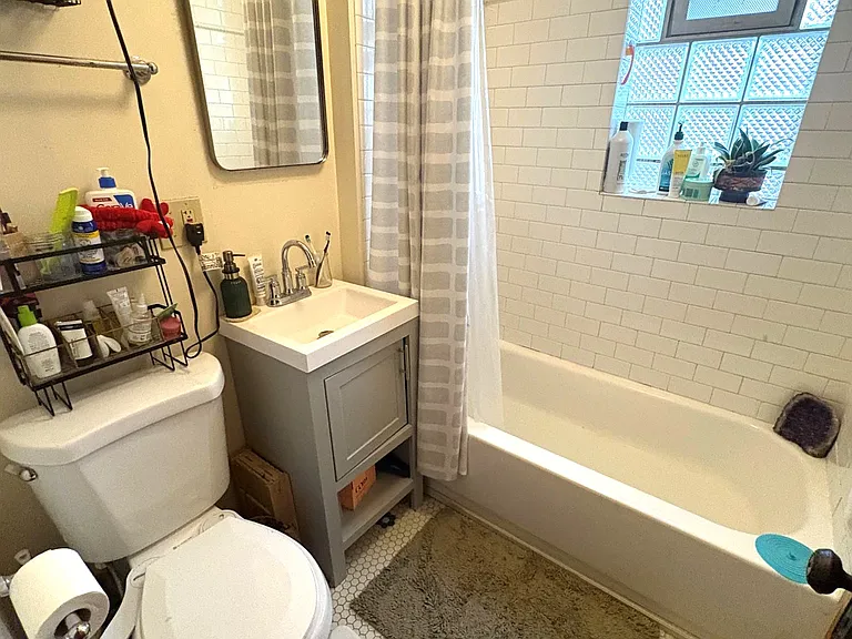 3810 N Greenview Ave #2 — Photo 19
