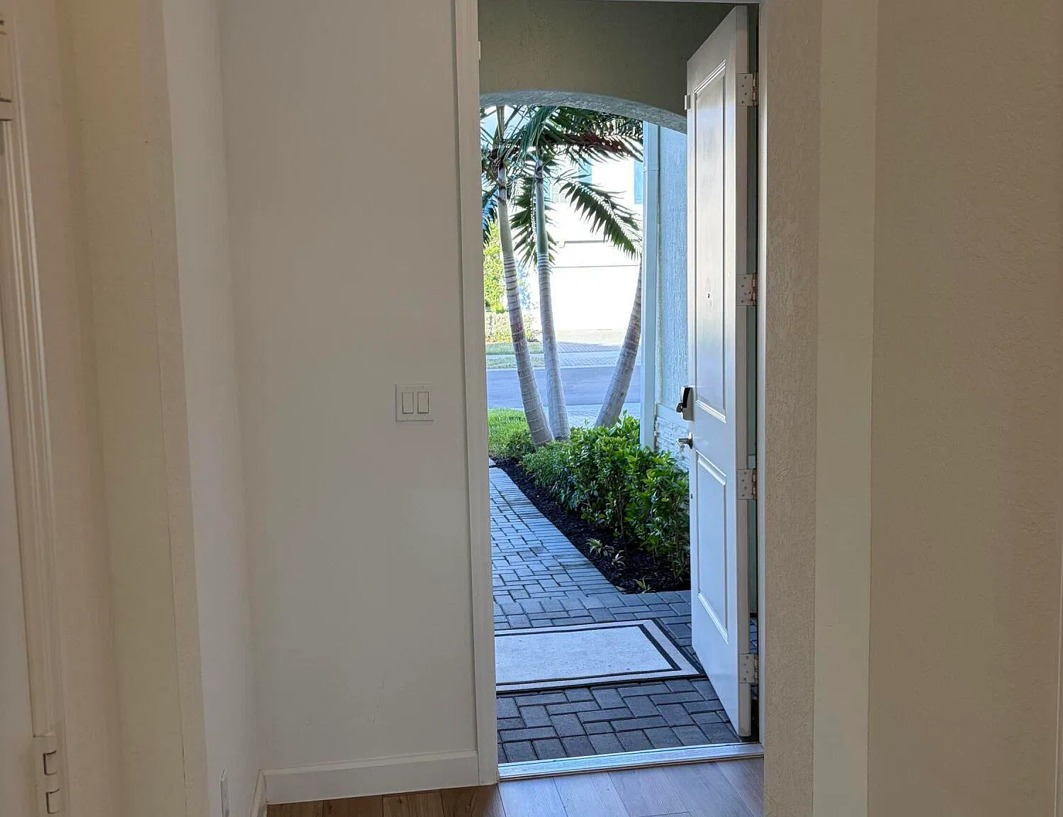 3 bed, 2.5 bath, 1695 sqft, $3,500 — Photo 4