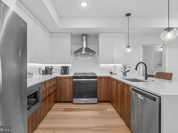 4th image of 1723 Francis St #4E