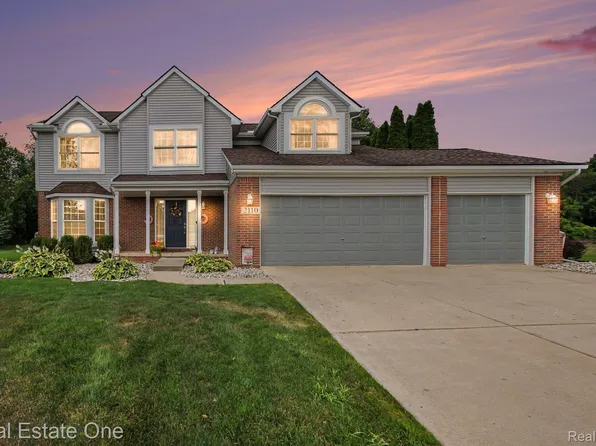 2110 Claiborne Ct, Brighton, MI 48114