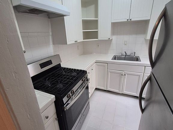 3rd image of 1735 W Vernon Ave APT 3