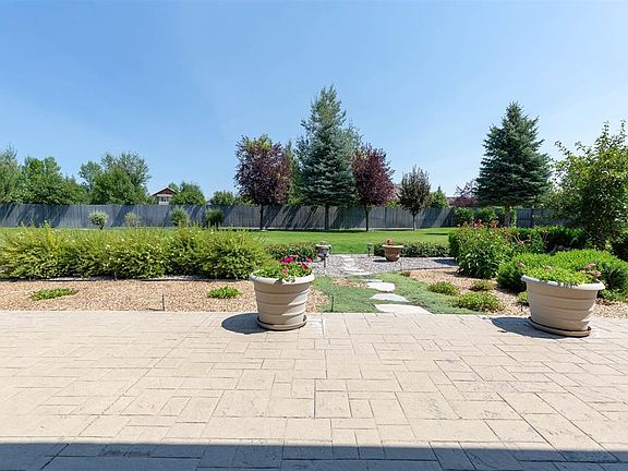 3rd image of 354 Landmark Dr