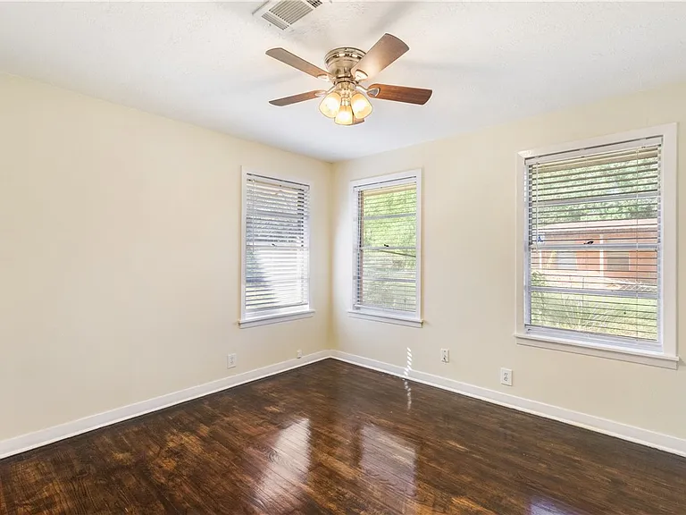 209 Helena St — Photo 15