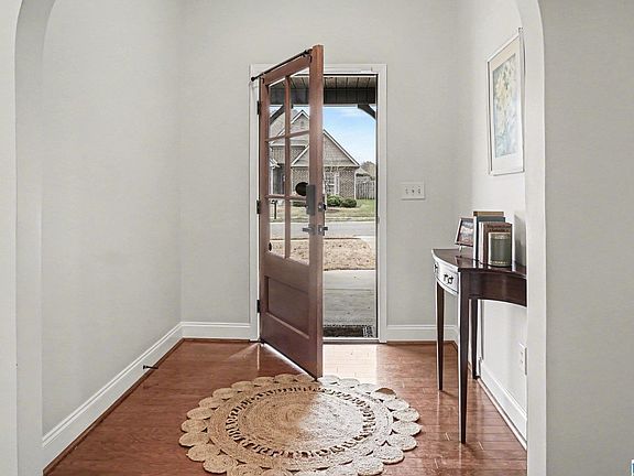 3rd image of 1098 Emerald Ridge Dr