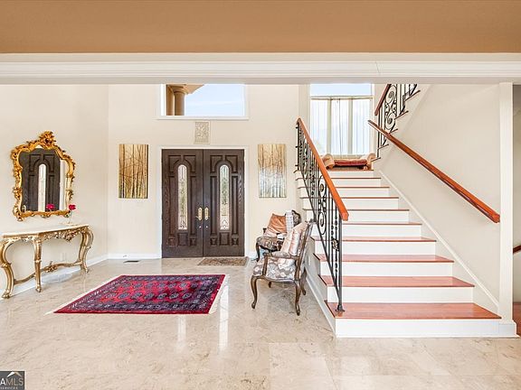 4th image of 727 Latrobe Way