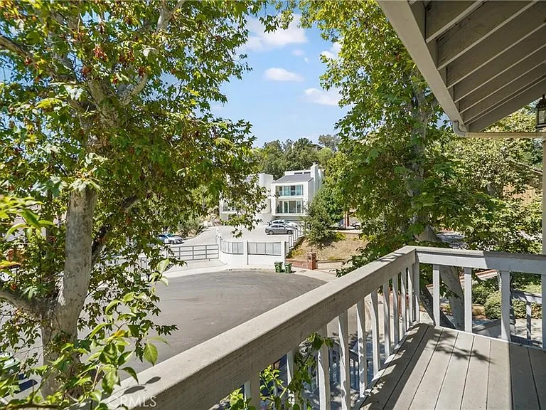 22755 Dale Ct — Photo 2