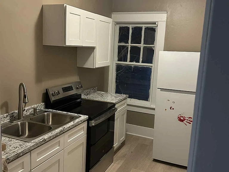 1049 Birch St — Photo 3
