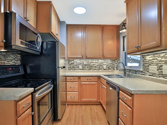 3rd image of 716 6th St SE