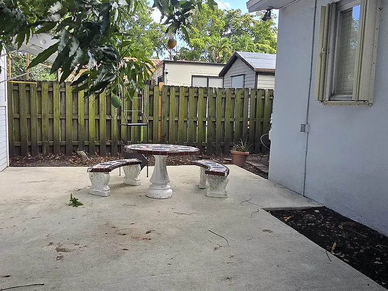 5320 SW 5th St #2 — Photo 2