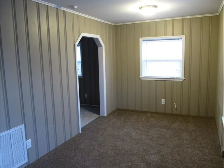10706 Hickman Mills Dr — Photo 4