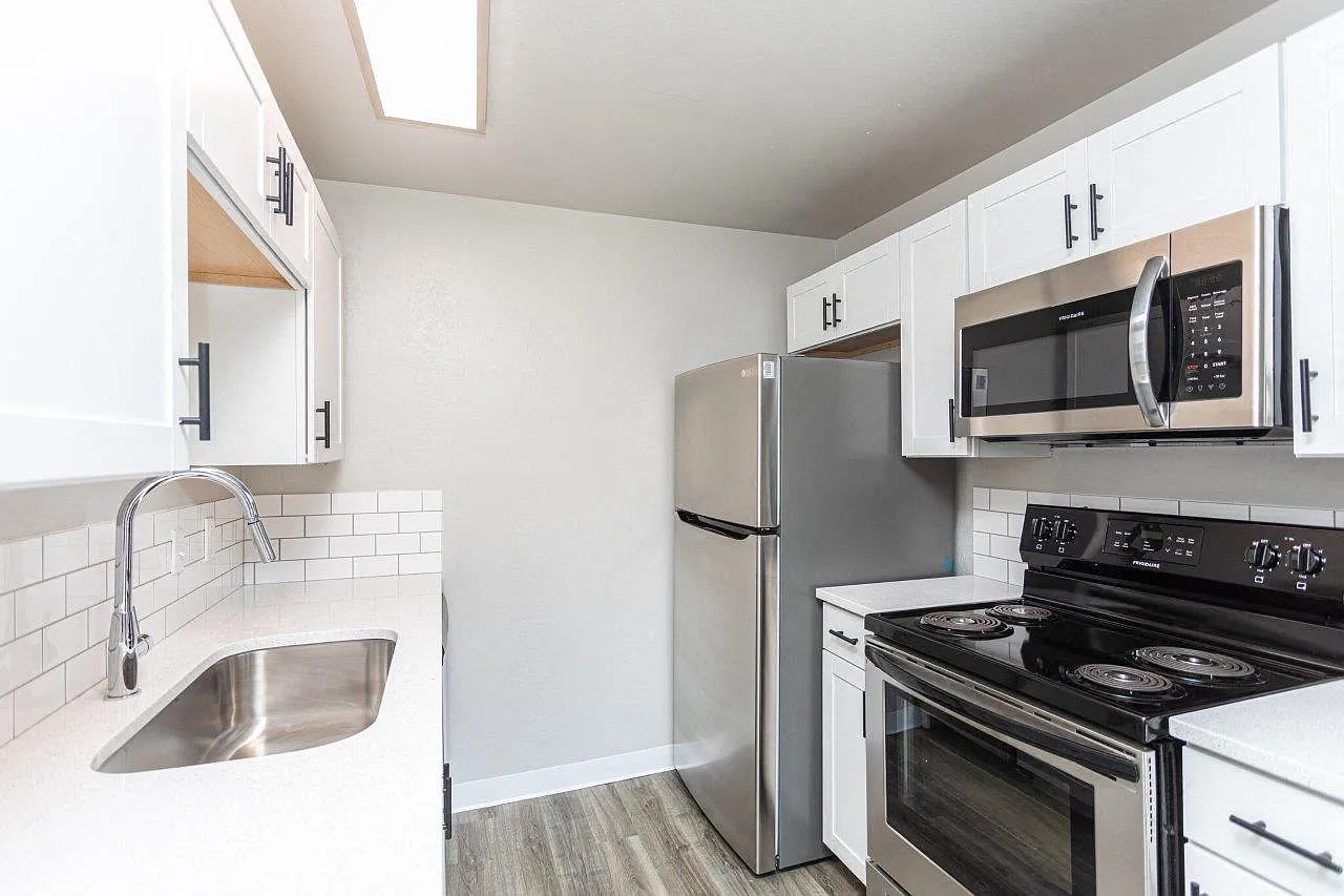 Central Pointe — Photo 1