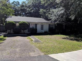 902 Kensington Dr, Mobile, AL 36608