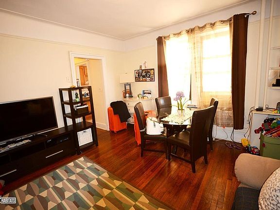 4th image of 3015 33rd St APT 2D